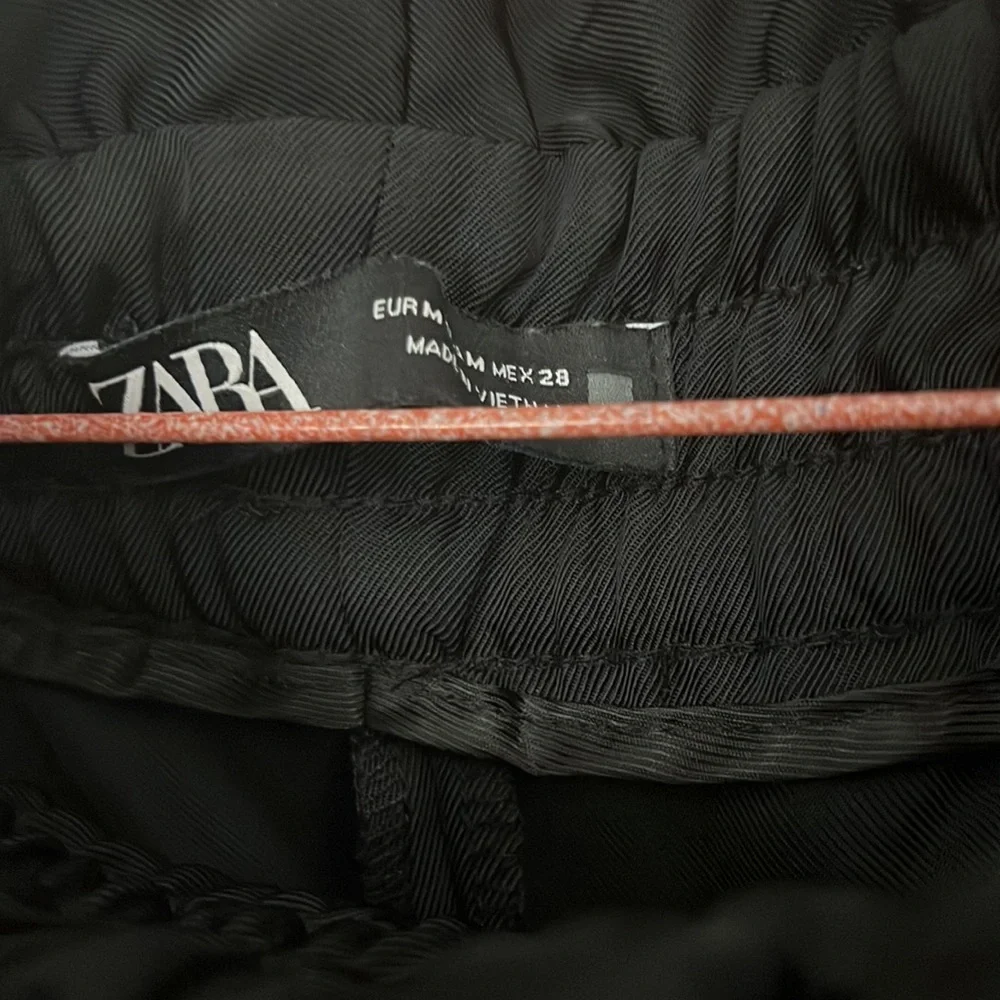 Zara woman.Size M.Waist 28.Relaxed beautiful trouser with great fall.adjustable - Picture 4 of 6
